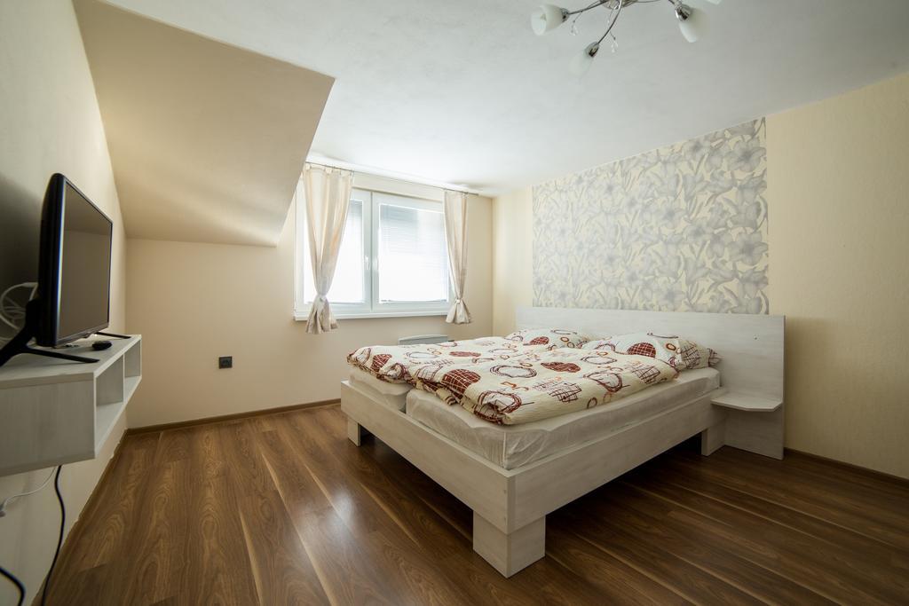 Apartmány Janka + camp Besenova Exterior foto